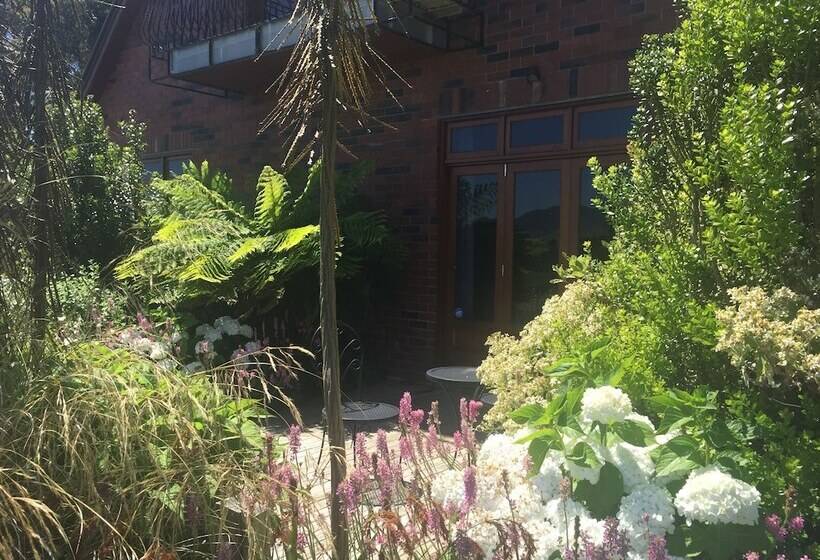 בית מלון כפרי Lake Karapiro Lodge