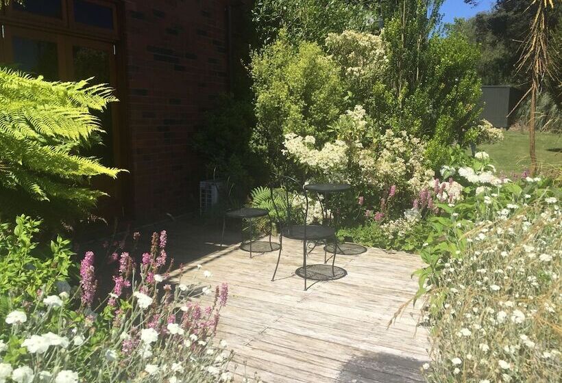 בית מלון כפרי Lake Karapiro Lodge