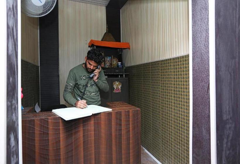 בית מלון כפרי Oyo 28227  Abhinandan