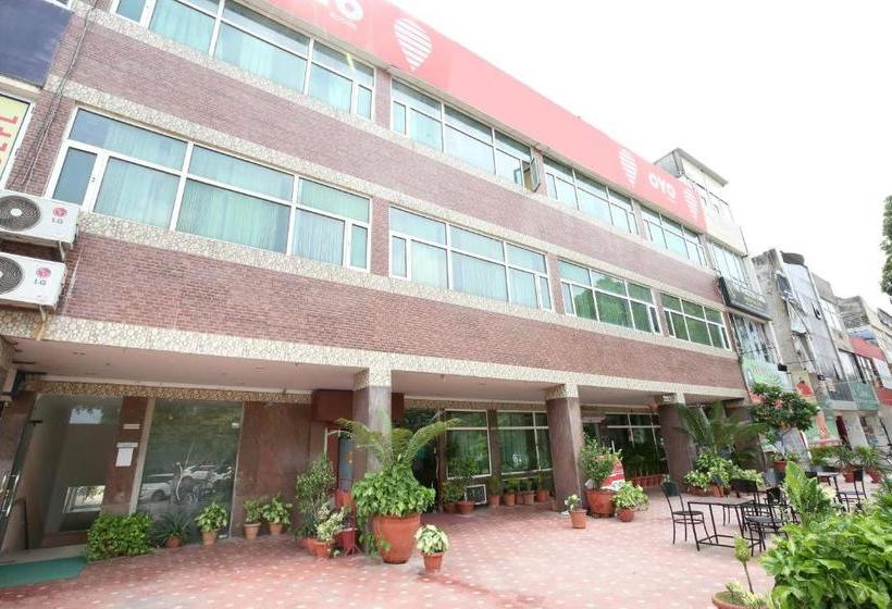 فندق Capital O 821 Sarao