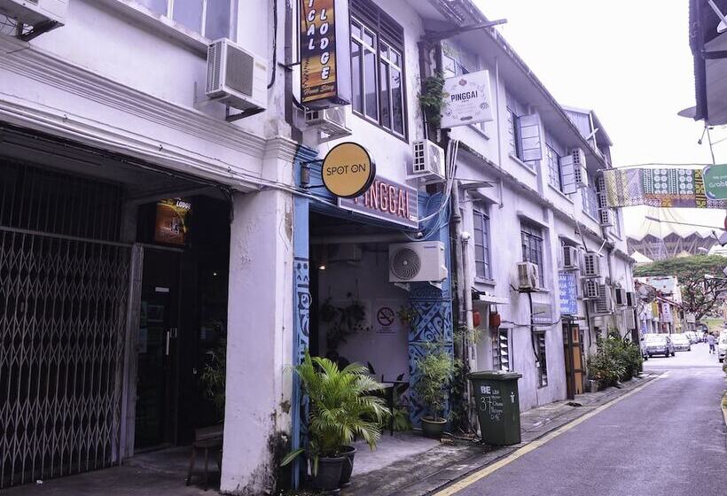 Отель Spot On 89929 Tropical Lodge