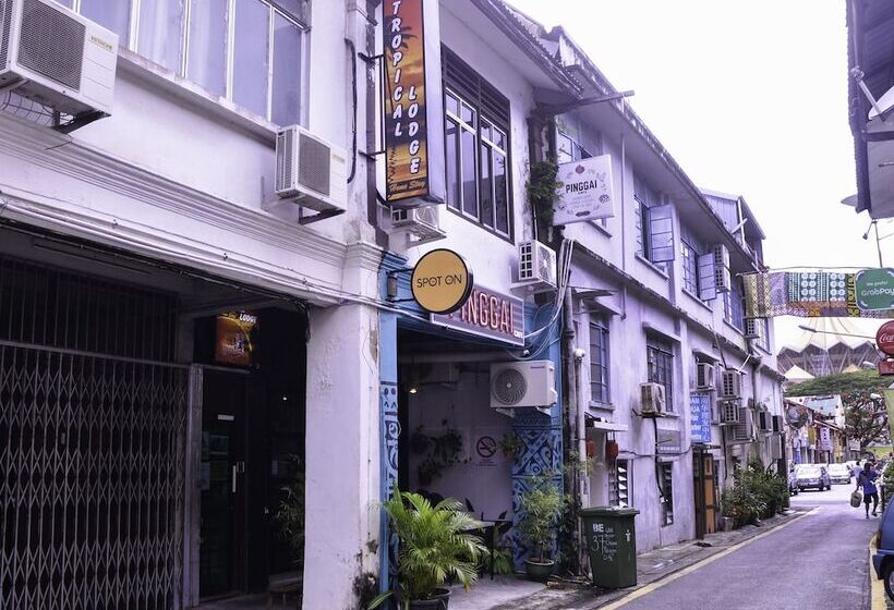 Отель Spot On 89929 Tropical Lodge