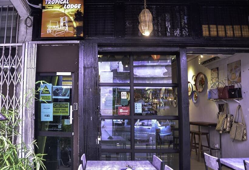 Отель Spot On 89929 Tropical Lodge