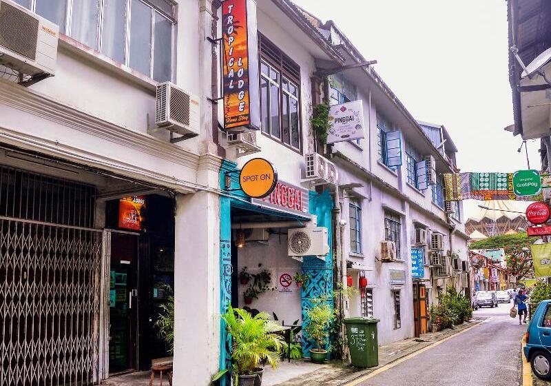 Отель Spot On 89929 Tropical Lodge