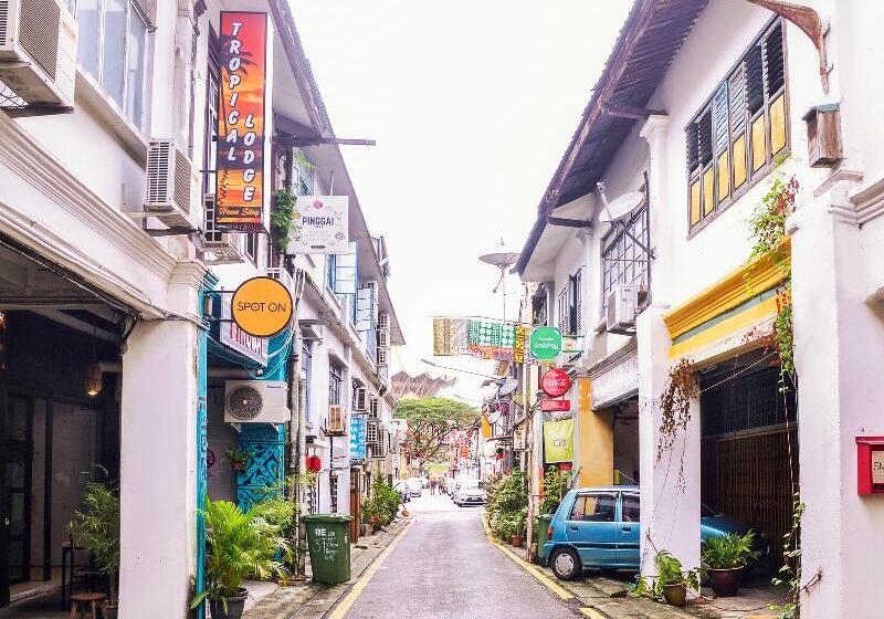 Отель Spot On 89929 Tropical Lodge