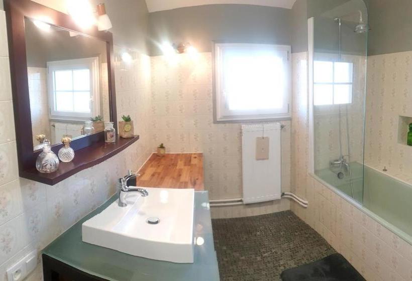 Maison De Charme Avec Jardin Aux Trois Moutiers 116 M² 6 Pers