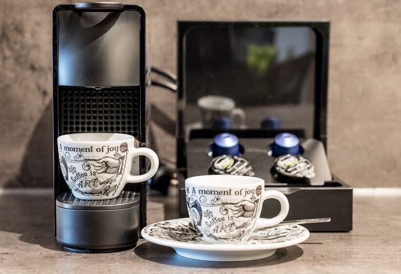 Nero Office Hotel & City Café