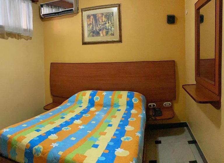 膳宿费 Hostal Montesa