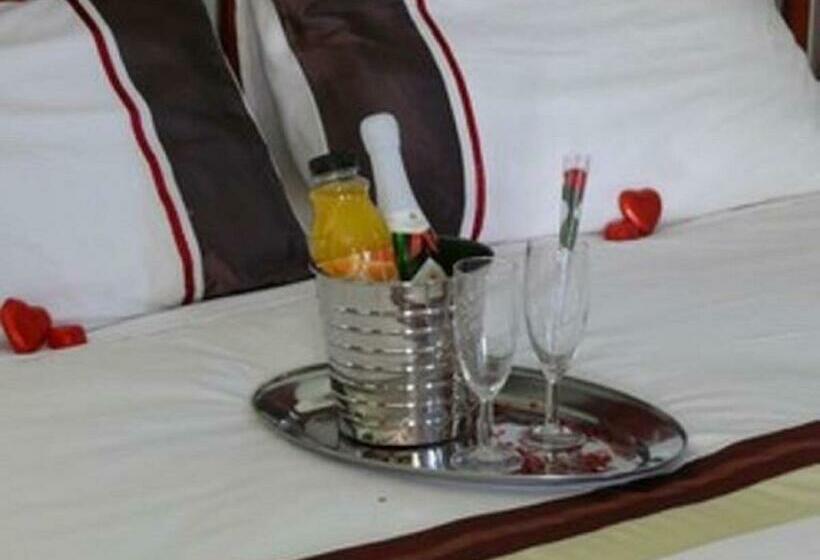 بنسيون Riverbend Self Catering Cottages