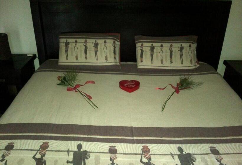 بنسيون Riverbend Self Catering Cottages