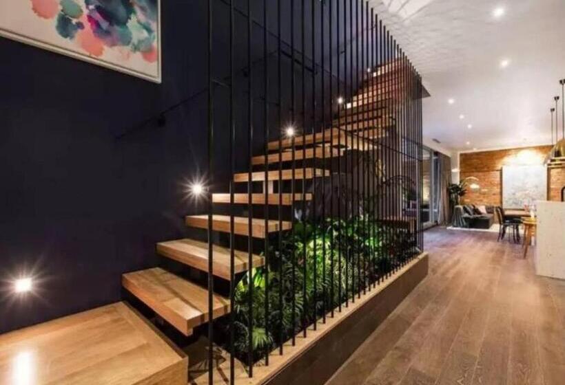 Readyset Apartments At Glasshouse