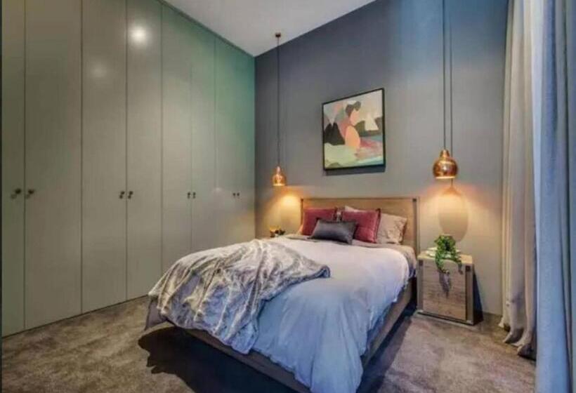 Readyset Apartments At Glasshouse