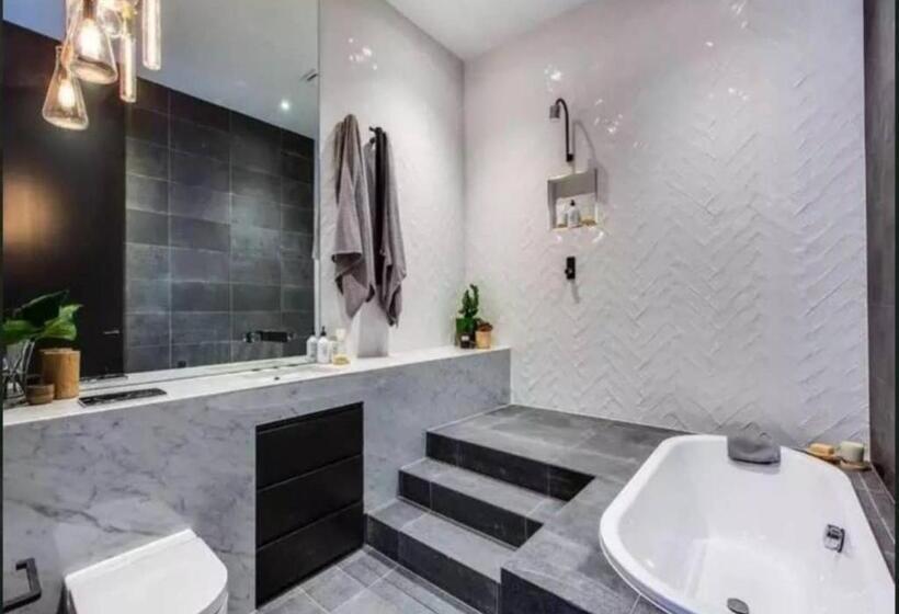 Readyset Apartments At Glasshouse