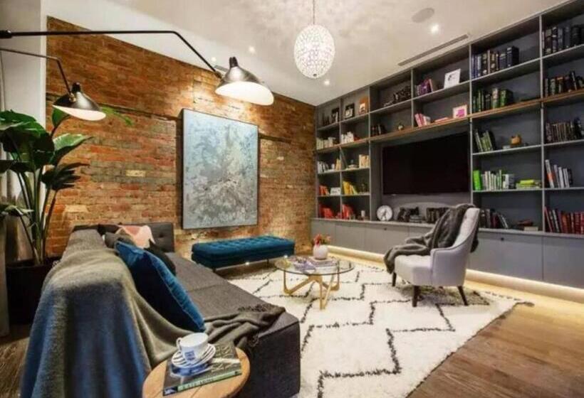 Readyset Apartments At Glasshouse