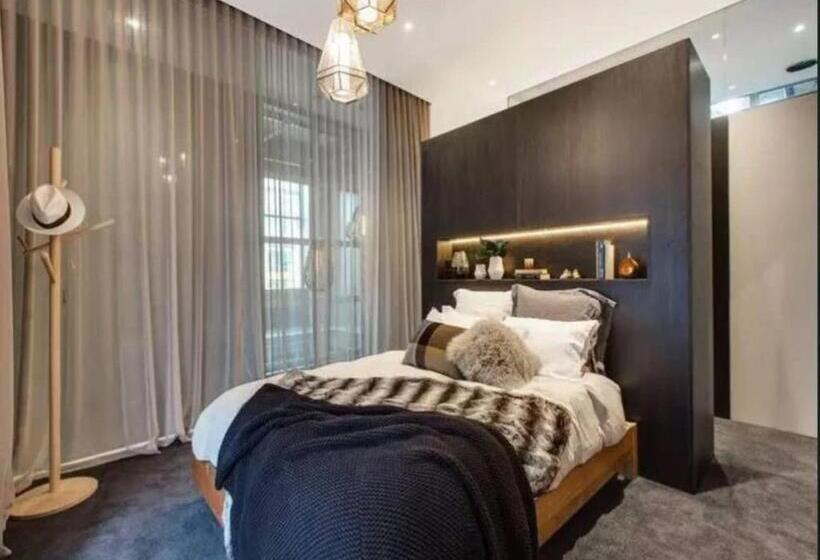 Readyset Apartments At Glasshouse