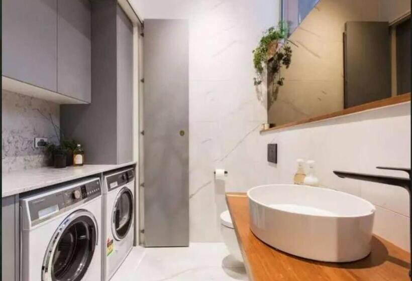 Readyset Apartments At Glasshouse