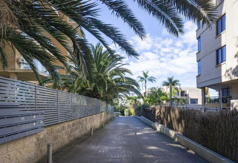 2 Bdrm North Sydney With Harbour Views