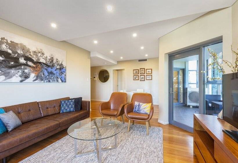 2 Bdrm North Sydney With Harbour Views