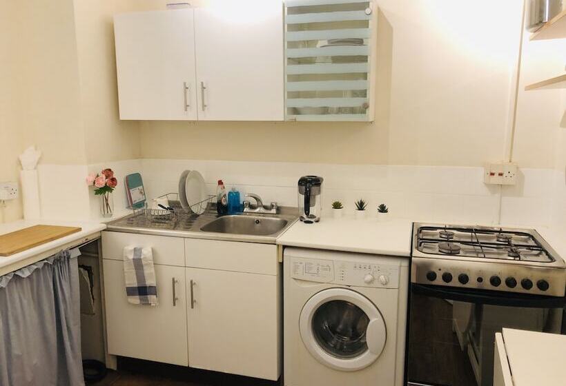 3bed Apartment Next To Eurostar Station