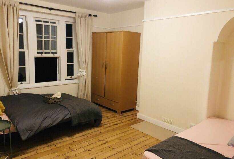 3bed Apartment Next To Eurostar Station
