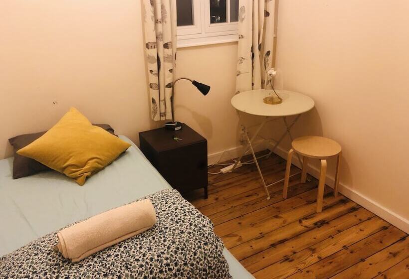 3bed Apartment Next To Eurostar Station