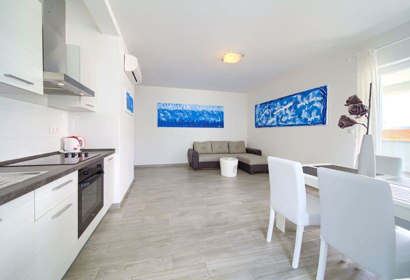 Apartments Mali Nono