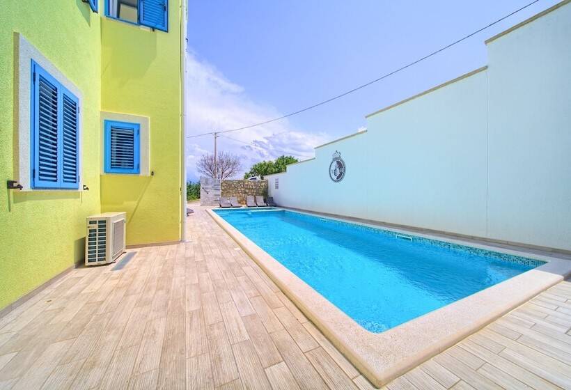 Apartments Mali Nono