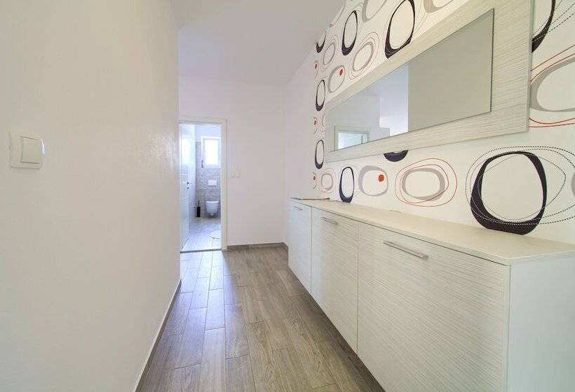 Apartments Mali Nono