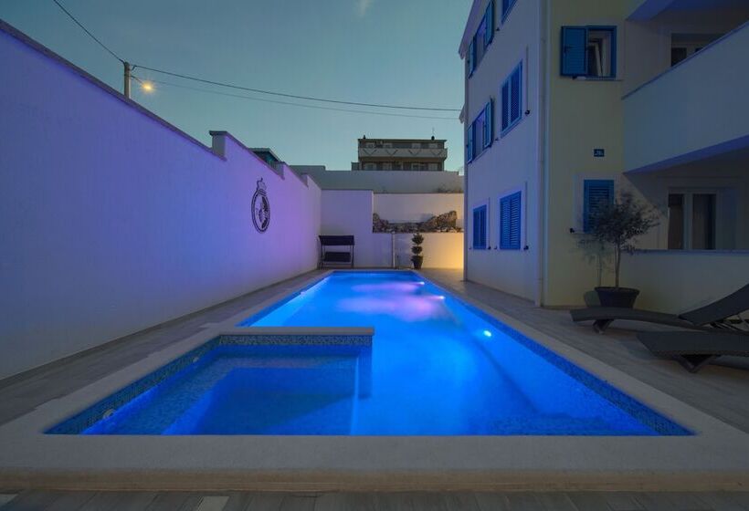 Apartments Mali Nono