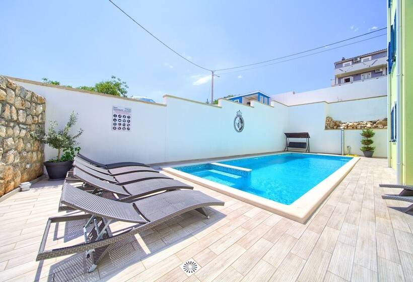 Apartments Mali Nono