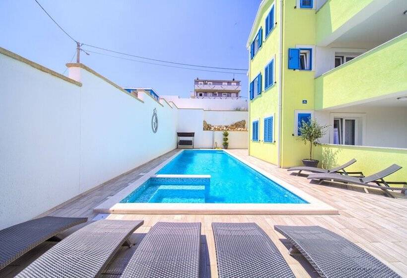 Apartments Mali Nono