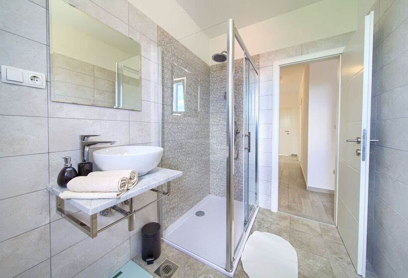 Apartments Mali Nono