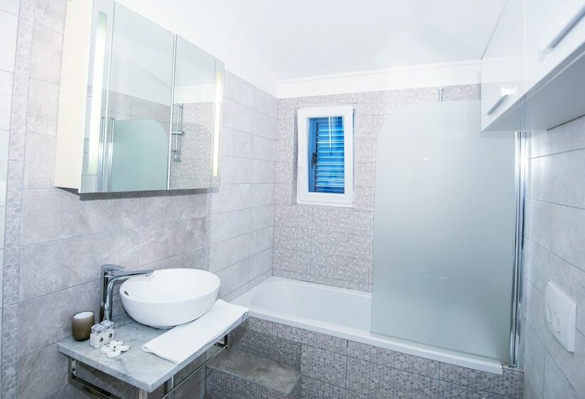 Apartments Mali Nono