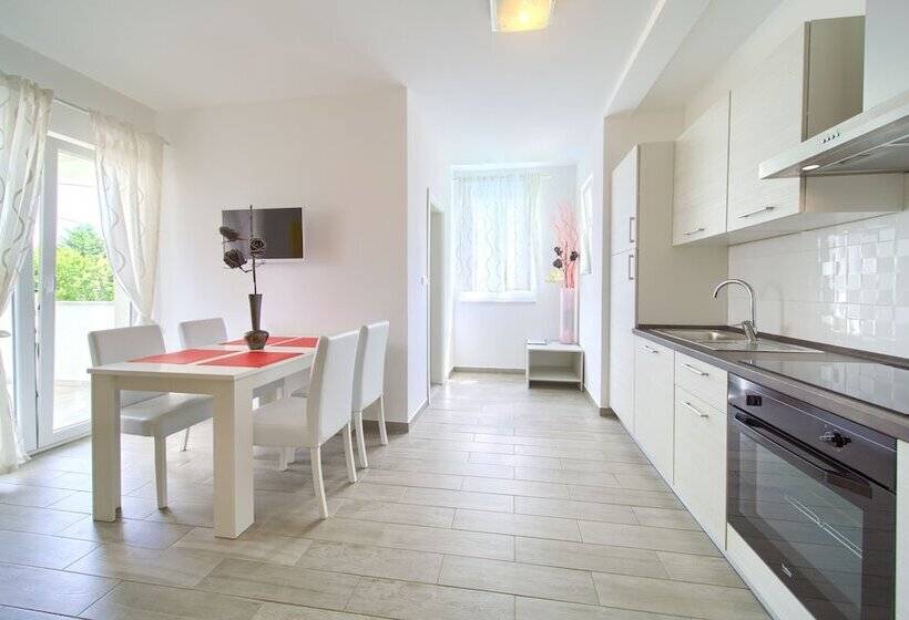 Apartments Mali Nono