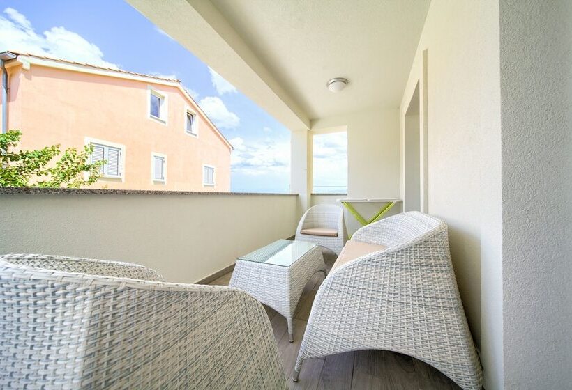 Apartments Mali Nono