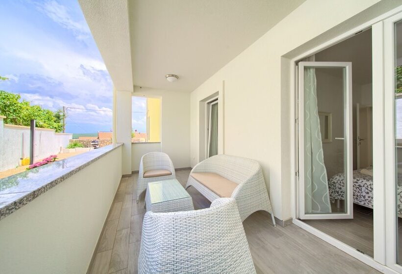 Apartments Mali Nono