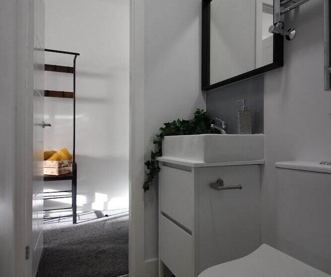 Apartments St Thomas Road