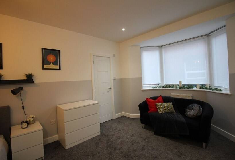 Apartments St Thomas Road