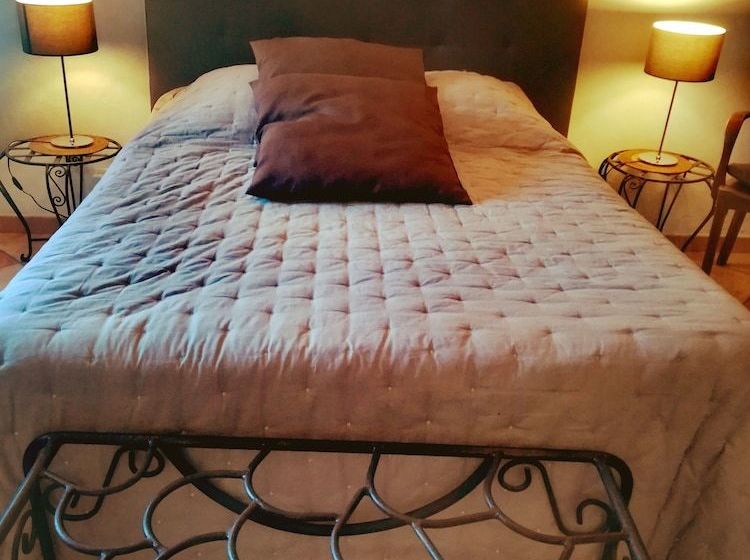 住宿加早餐  Chambre D Hotes Le Bel Oustau