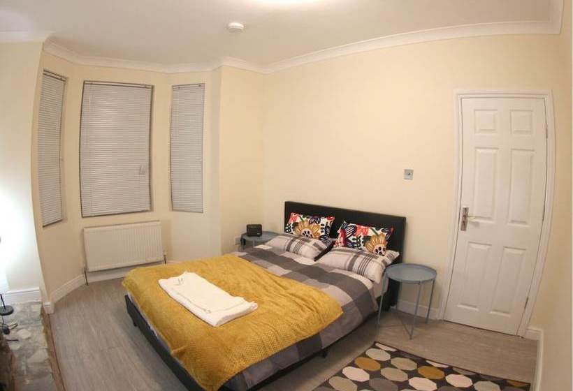 민박 Peacefull House In Slough