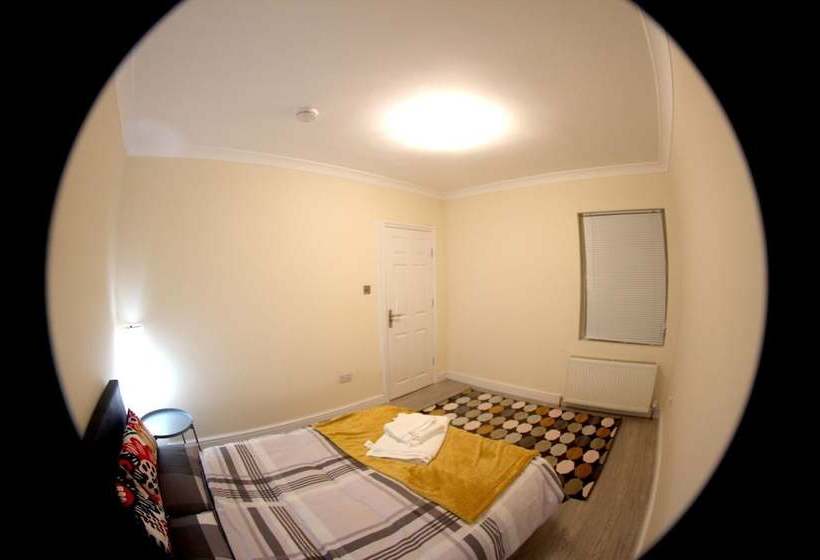 민박 Peacefull House In Slough