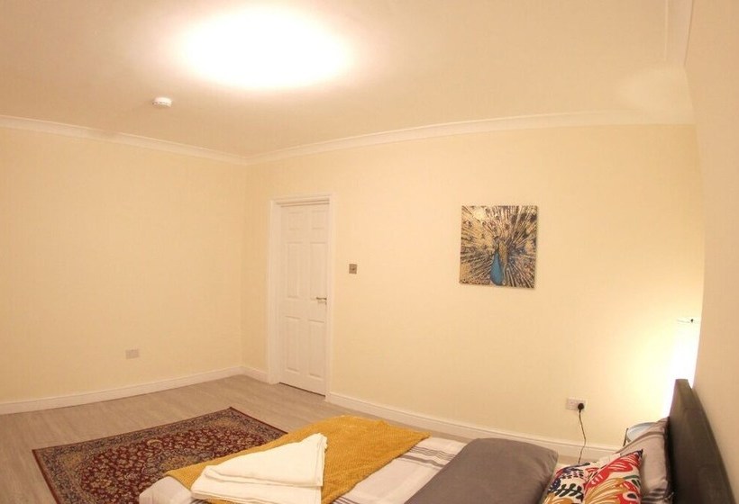 민박 Peacefull House In Slough