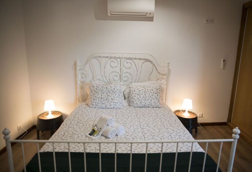 Casa Da Casada   Espigueiro Da Casada