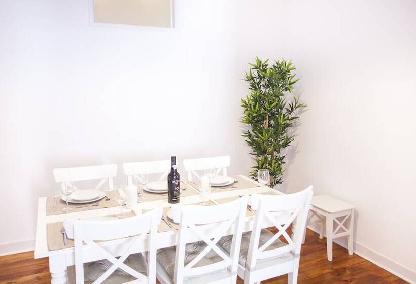 Central & Cosy Apartment