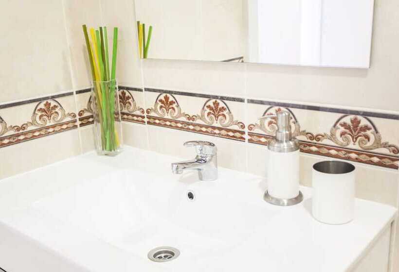 Central & Cosy Apartment