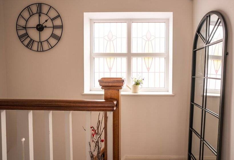 Contemporary Bright House 20 Min To Manc