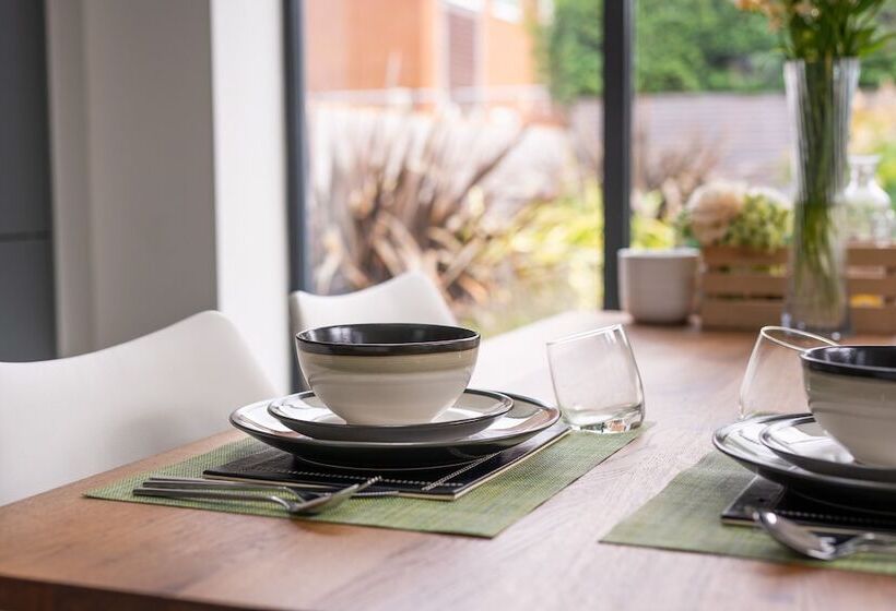 Contemporary Bright House 20 Min To Manc