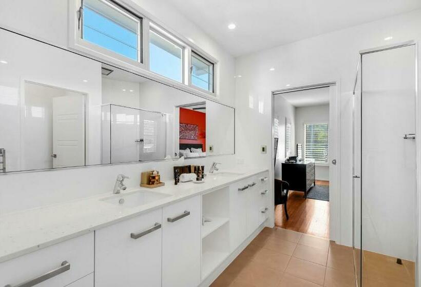 Costa Del Sol   Beachfront Lennox Head