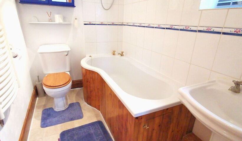 Country School Cottage Near Harwood