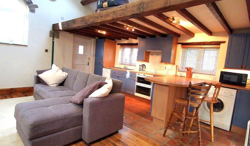 Country School Cottage Near Harwood